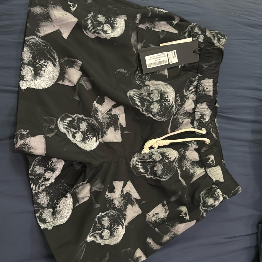 palm angles brand new shorts with tag never worn. Size XL